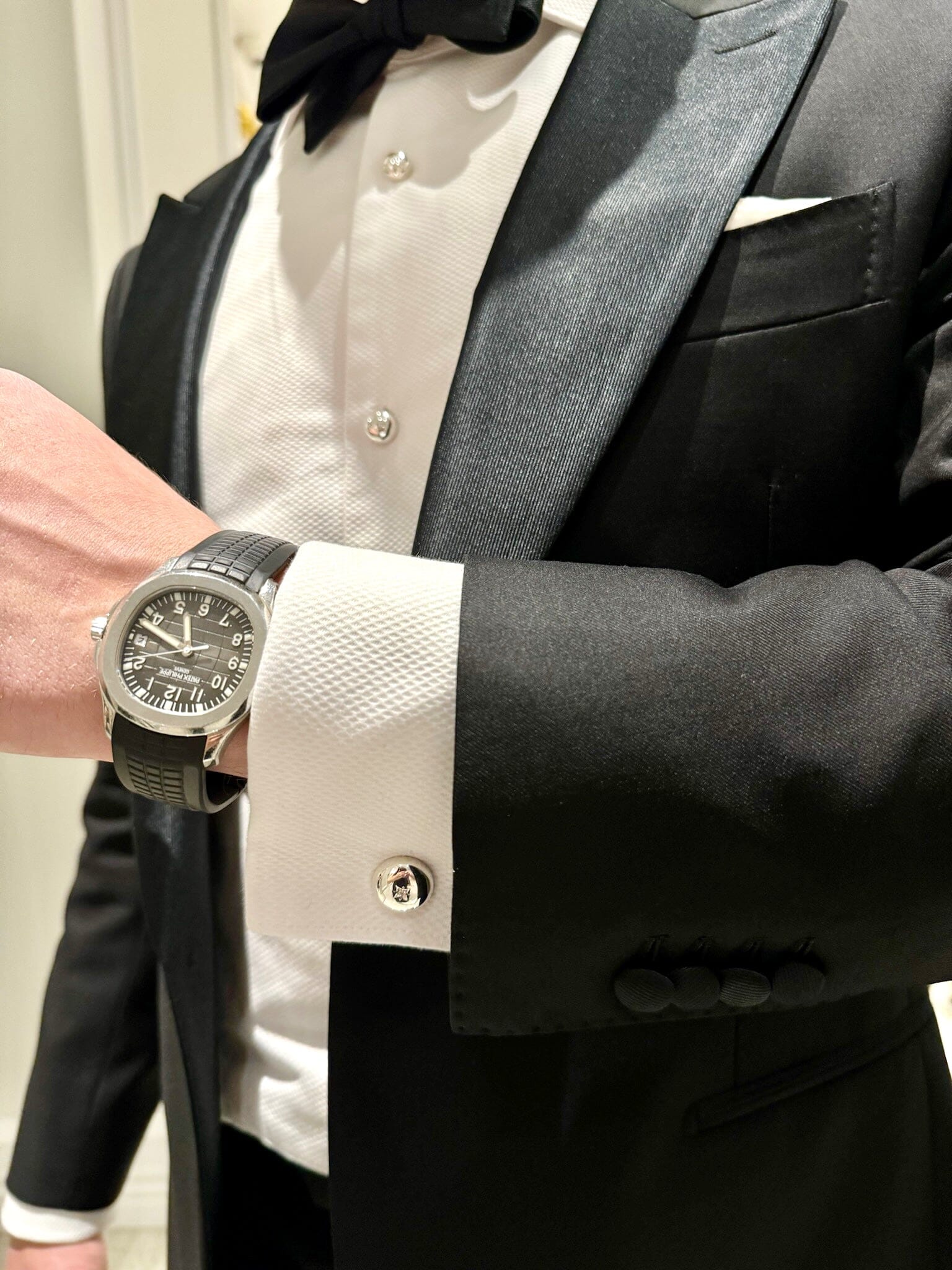 How to Wear Cufflinks: A Gentleman's Manual BONDEYE JEWELRY How to Wear Cufflinks: A Gentleman's Manual BONDEYE JEWELRY