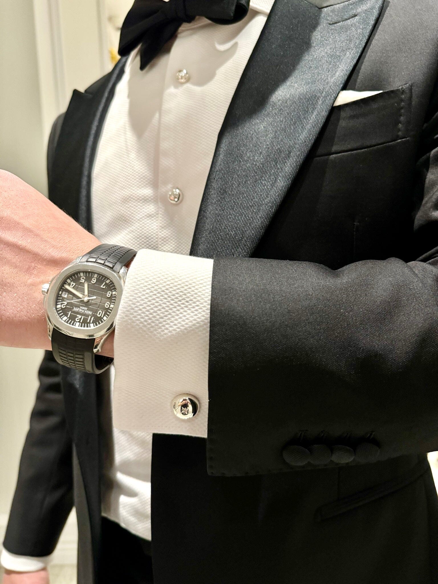 How to Wear Cufflinks: A Gentleman's Guide