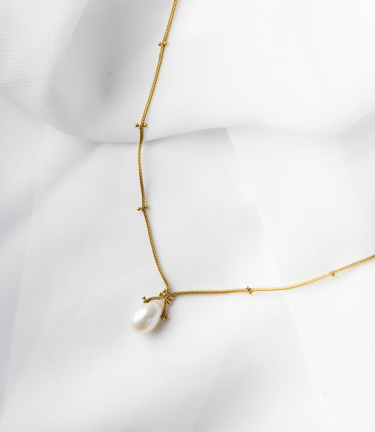 Delicate Royal Pearl Necklace - BONDEYE JEWELRY ®