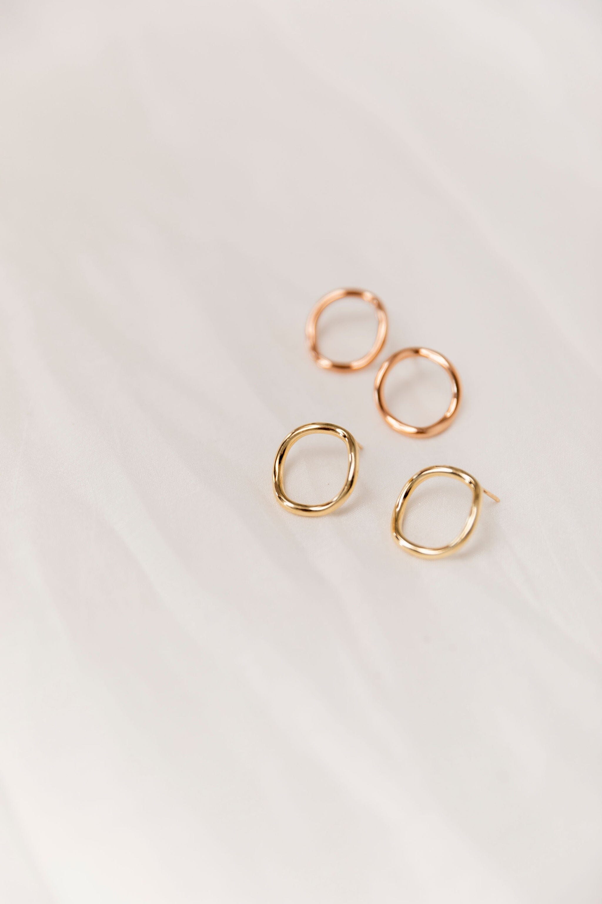 Golden Donut Wave Studs Earrings - BONDEYE JEWELRY ®