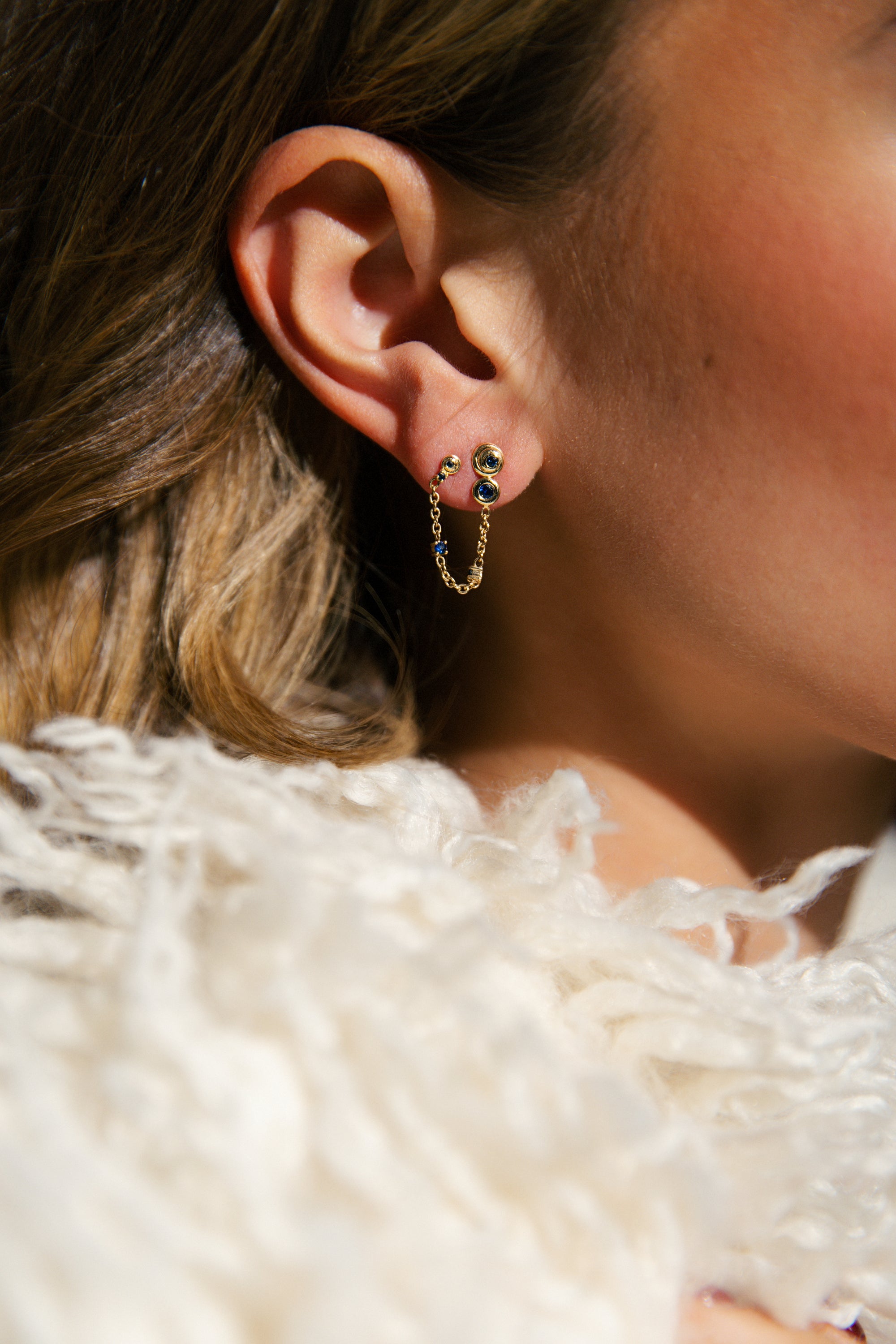 Single Anna Blue Sapphire Stud