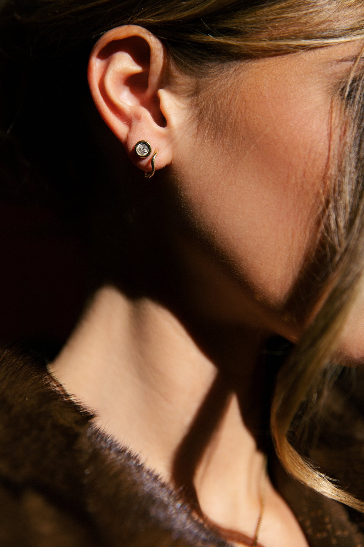Small Hinged Wave Hoops - BONDEYE JEWELRY ®