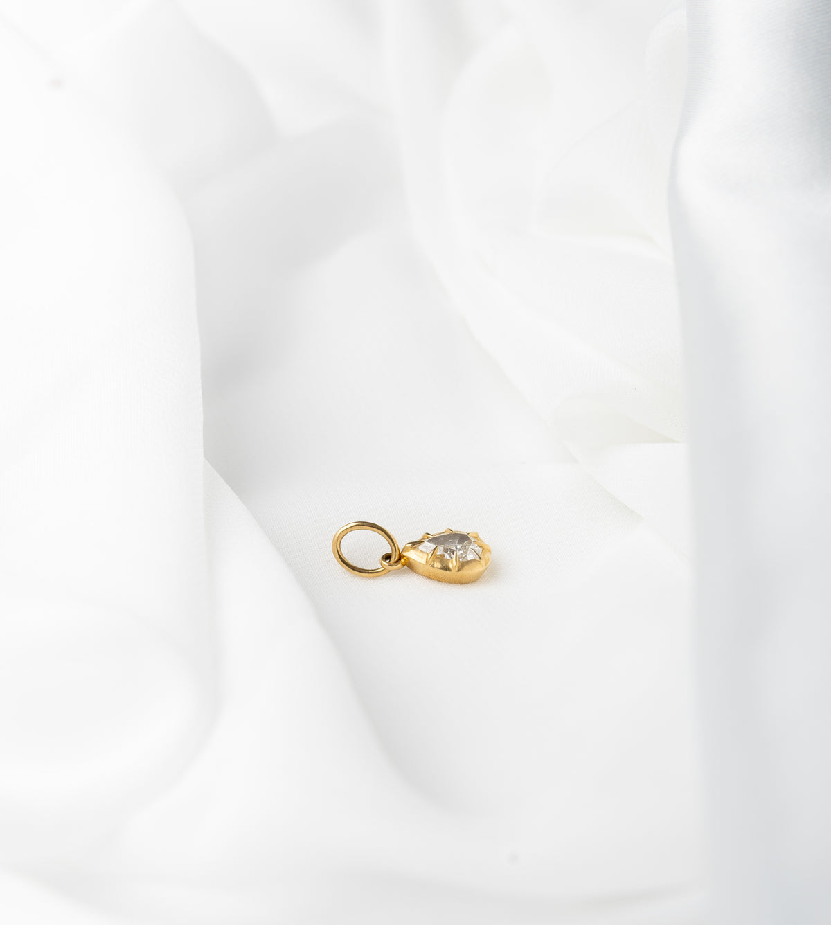 The Dewdrop Diamond Pendant - BONDEYE JEWELRY ®