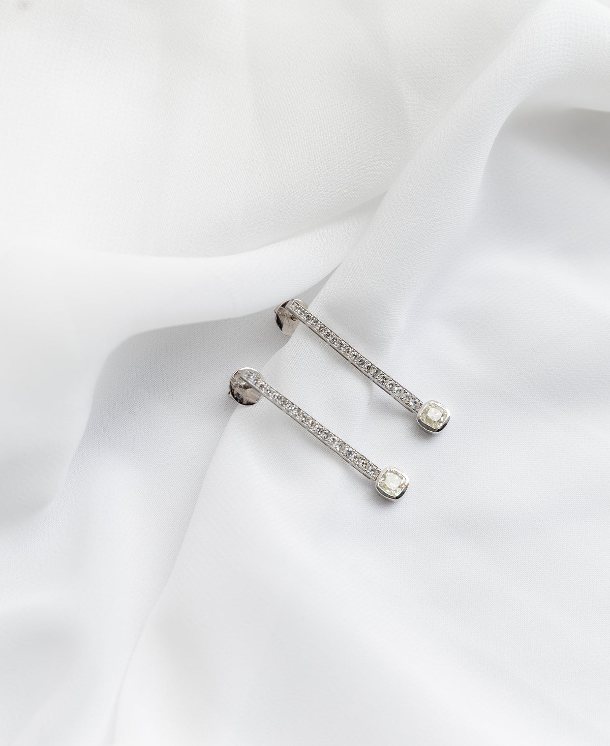 The Platinum Vintage Drop Earrings - BONDEYE JEWELRY ®
