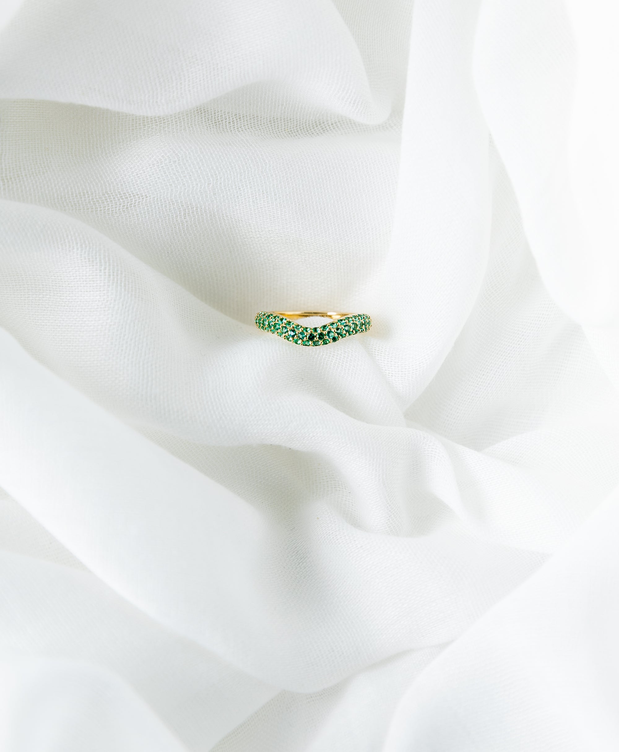 Beth Ring in 14K gold with pavé emerald and wave design
