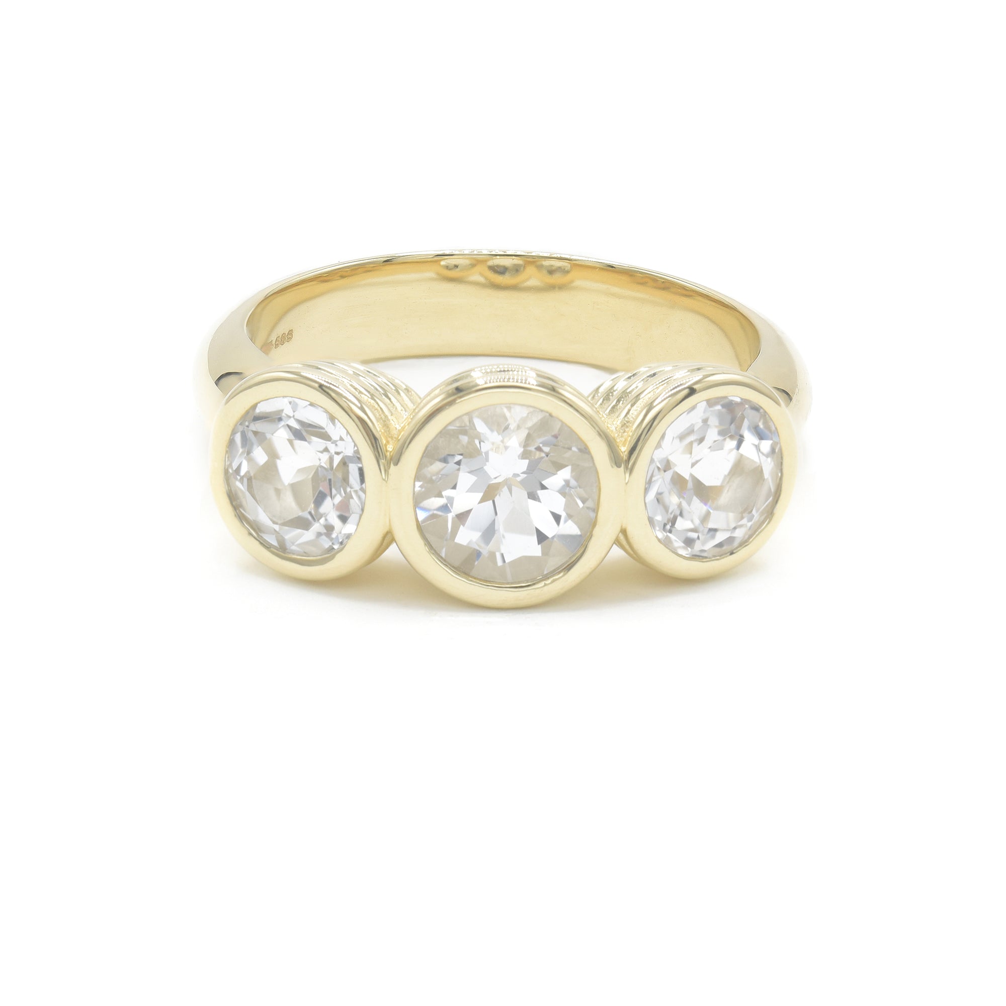bullseye-gold-bezel-ring