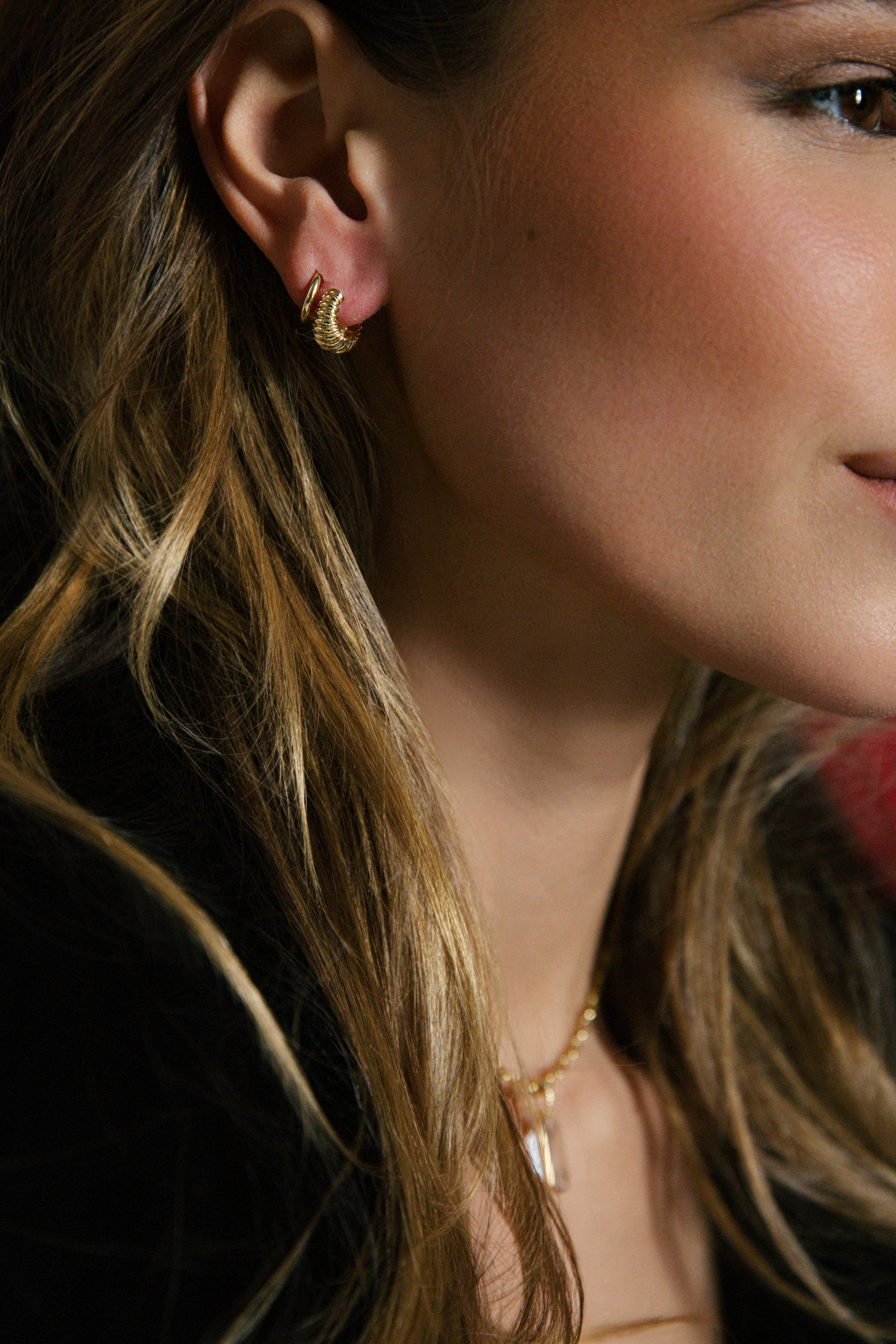 Single Natalie Hoop - BONDEYE JEWELRY ®