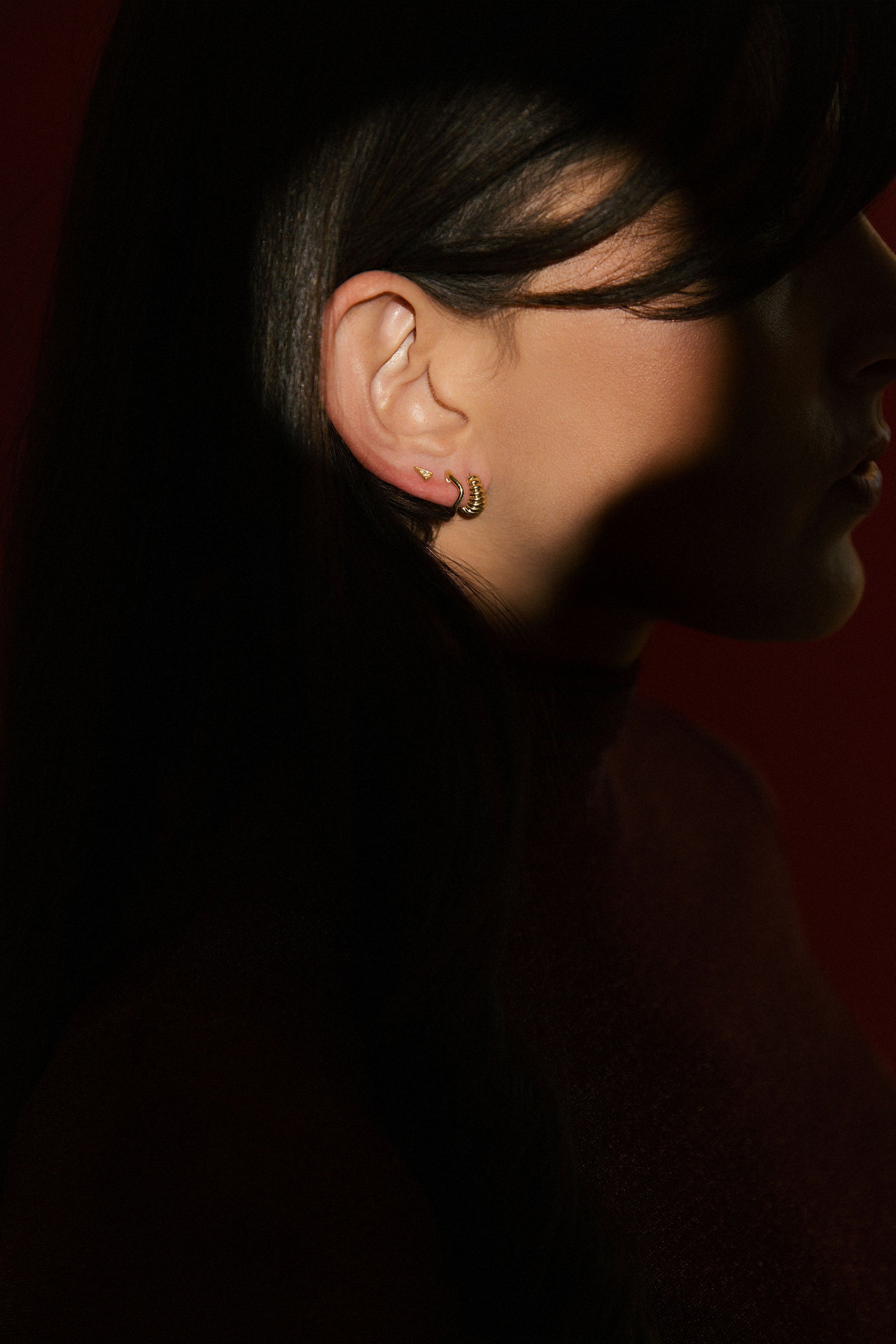 Single Small Hinged Wave Hoop - BONDEYE JEWELRY ®