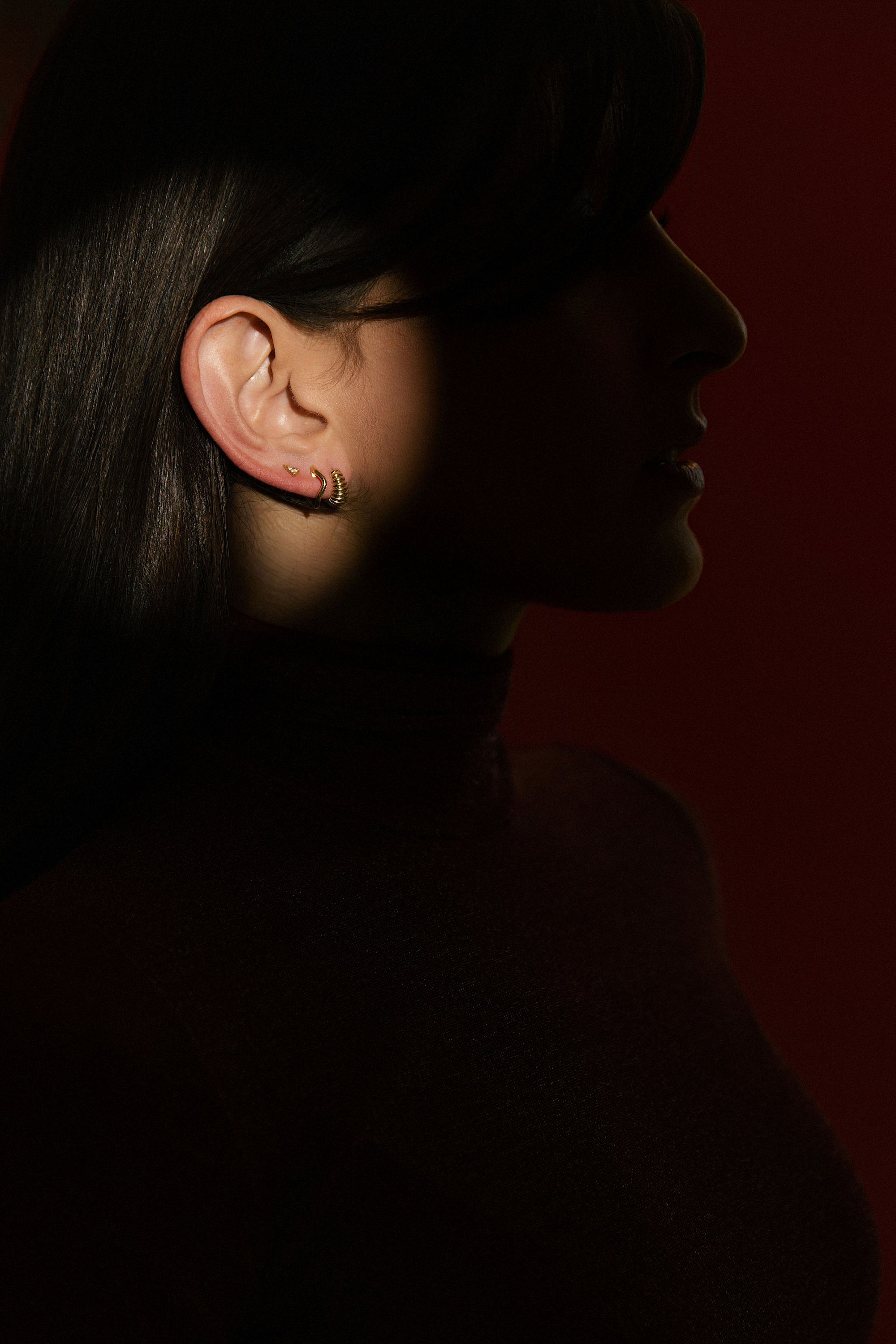 Single Small Hinged Wave Hoop - BONDEYE JEWELRY ®