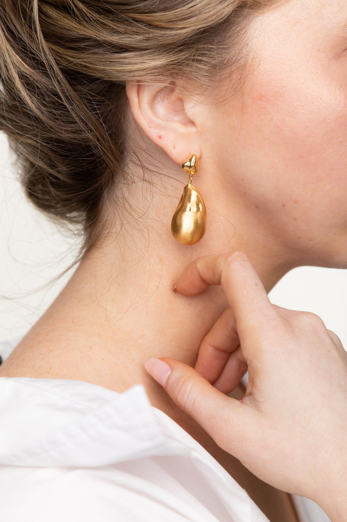 Baroque Matte Drop Earrings BONDEYE JEWELRY ® 